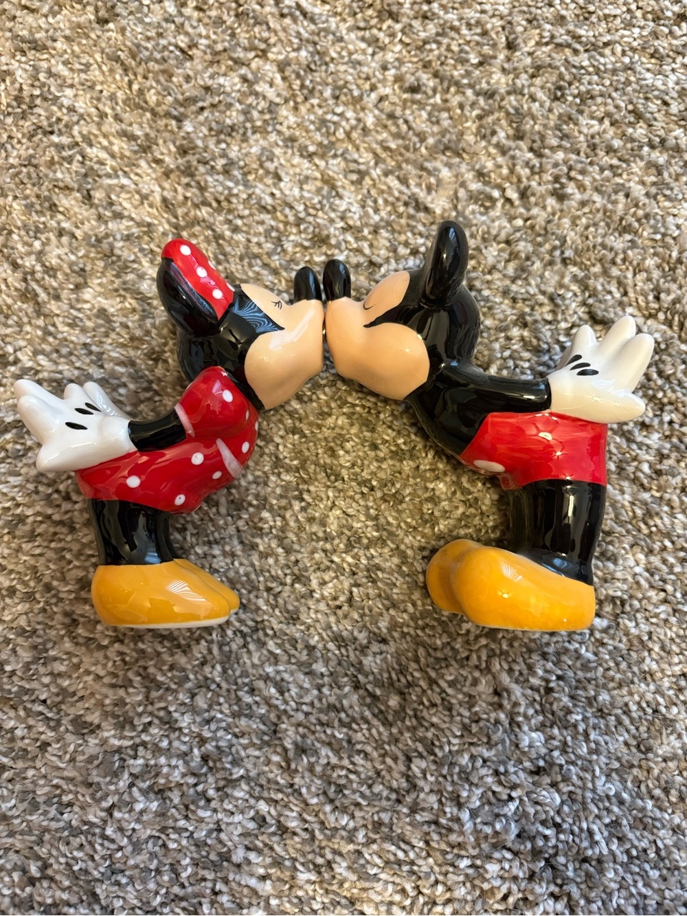 Disney Mickey & Minnie Mouse Salt & Pepper Shakers Set